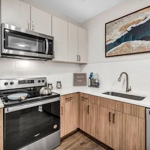 https://spacious-castle-w-gym-pool-free-parking-i-walk-to.nashville-hotels.org